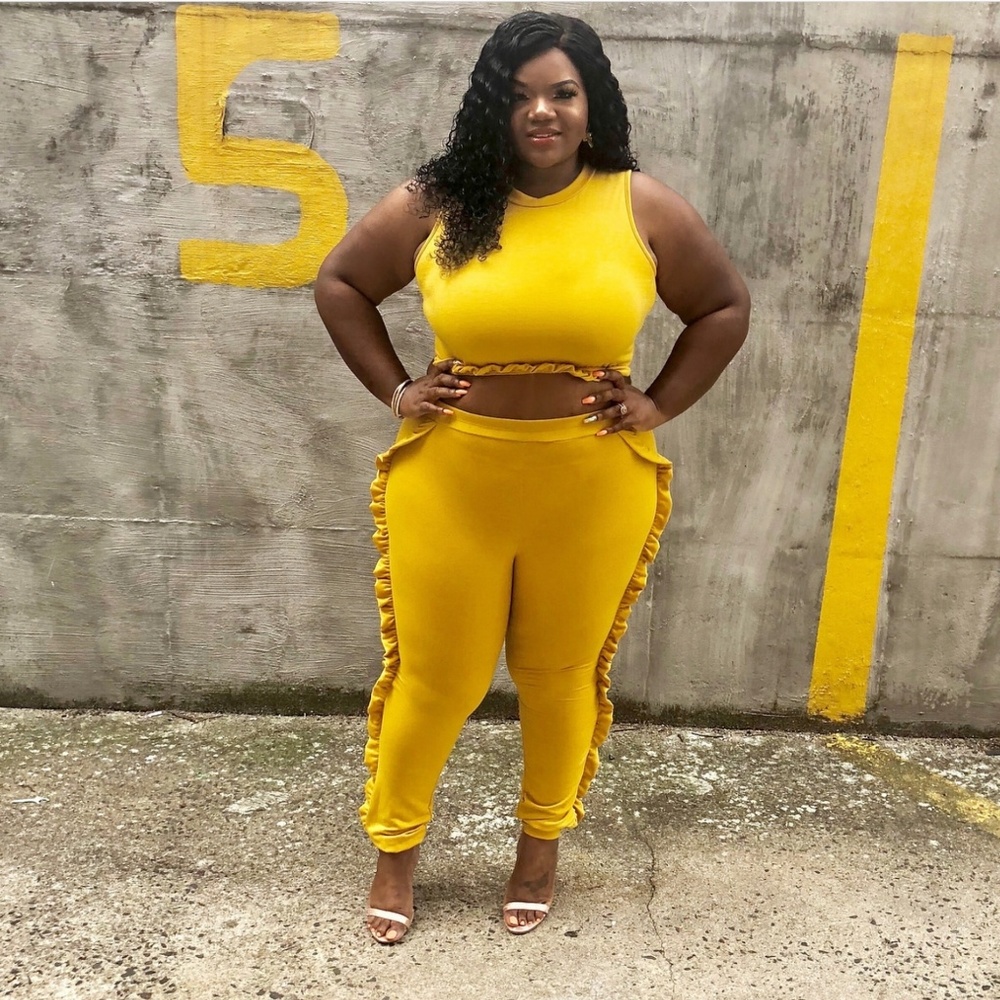 Plus size ruffle jogger set
